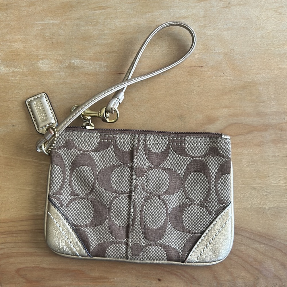 Classic coach wristlet - Picture 4 of 5